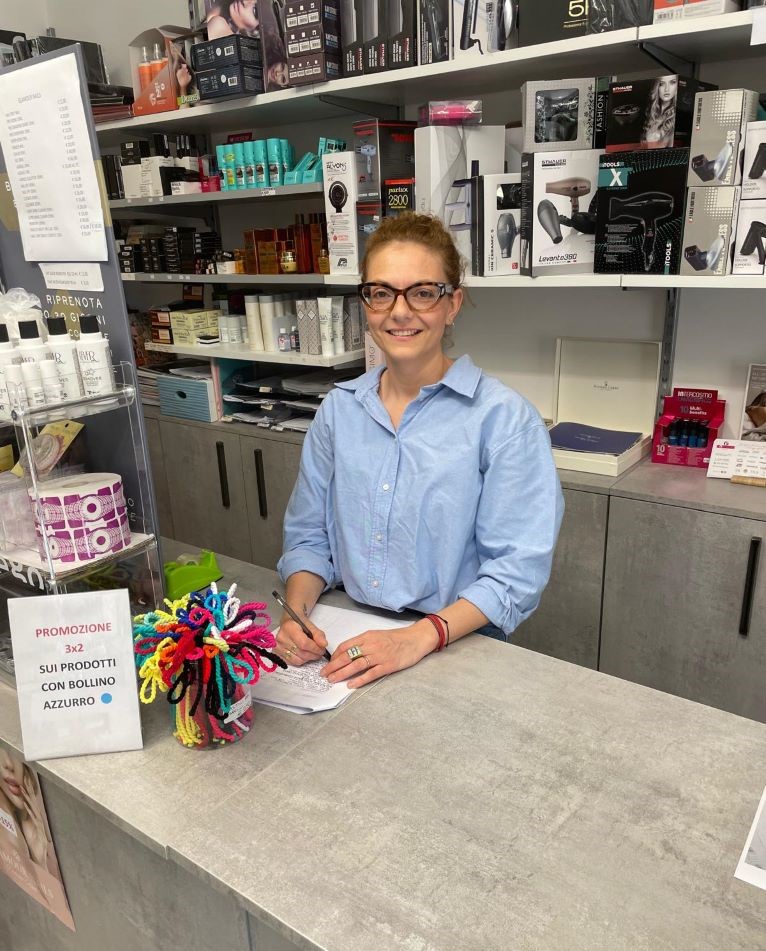 Vendita arredamento attrezzature e strumenti per parrucchiere a Giarre 